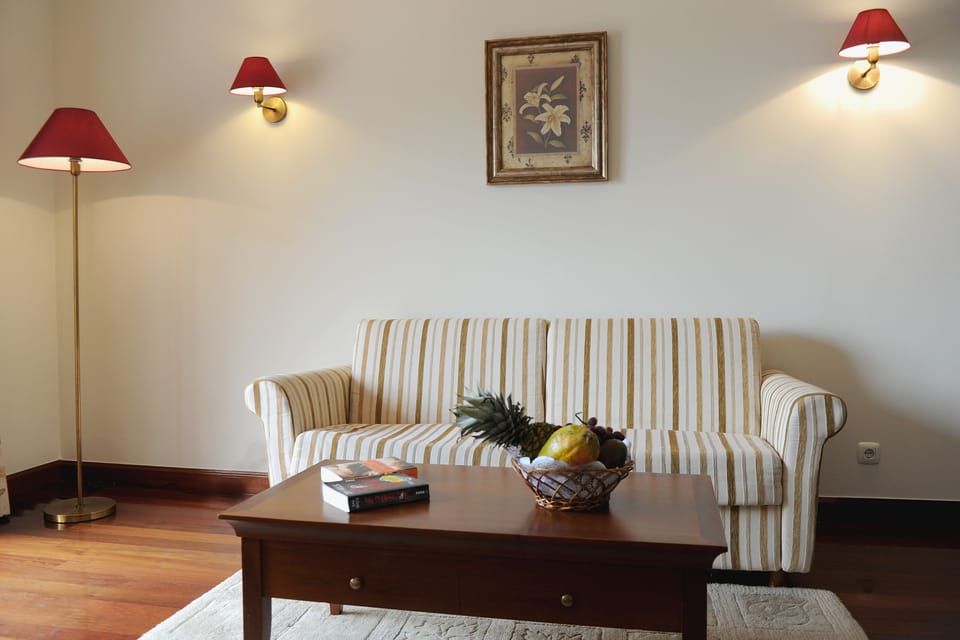 Junior Suite, Sea View | Living area | 32-cm TV with cable channels