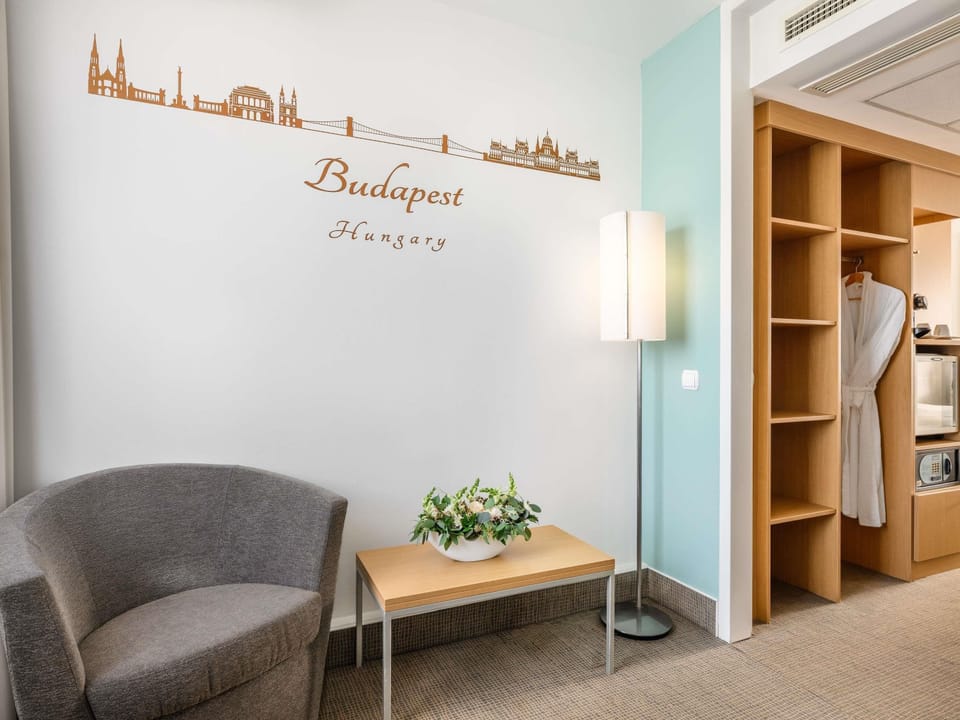 Executive Room, 1 Double Bed | 1 bedroom, down comforters, memory foam beds, in-room safe