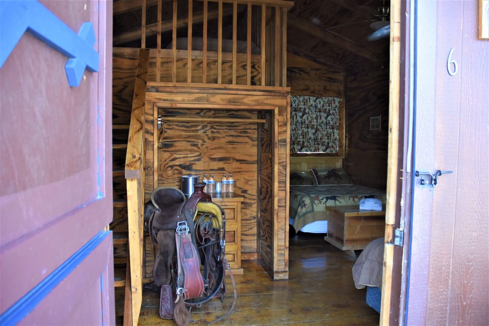 Cabin (Medium Pine) | Blackout drapes, bed sheets