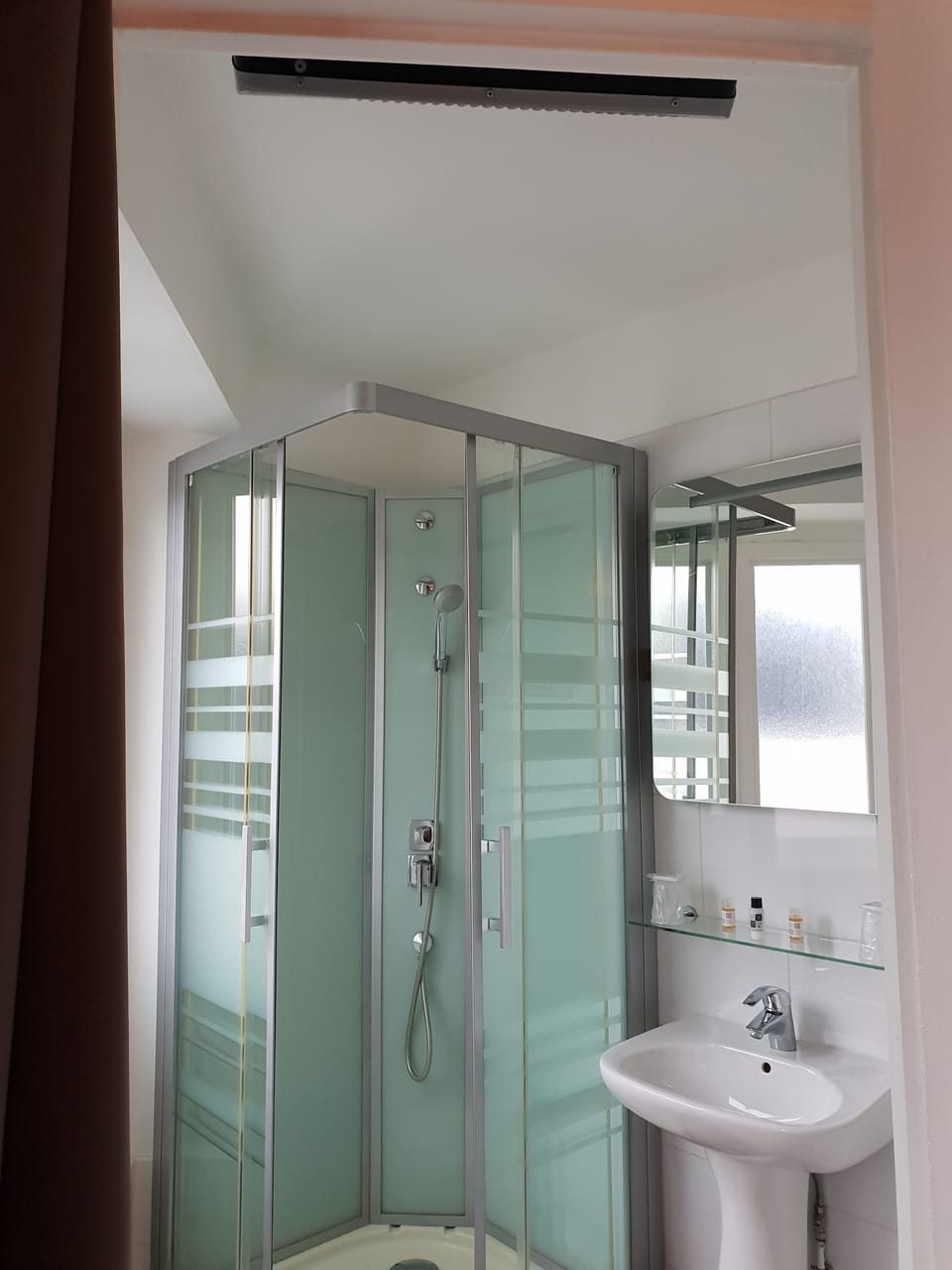 Single Room | Bathroom | Combined shower/tub, deep soaking tub, towels