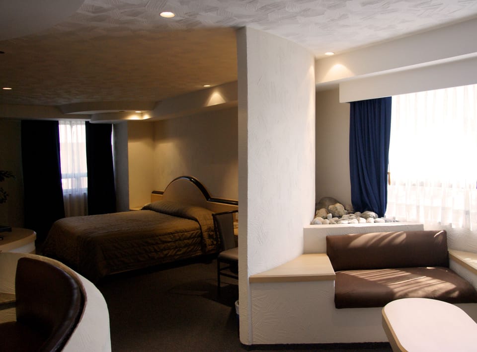 Master Suite | Living area