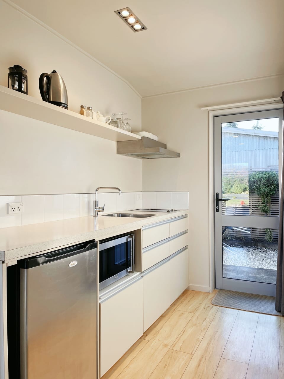Studio | Private kitchen | Coffee/tea maker, fridge, microwave, stovetop