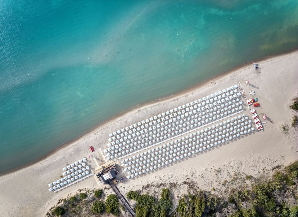 Private beach, free beach shuttle, sun loungers, beach umbrellas