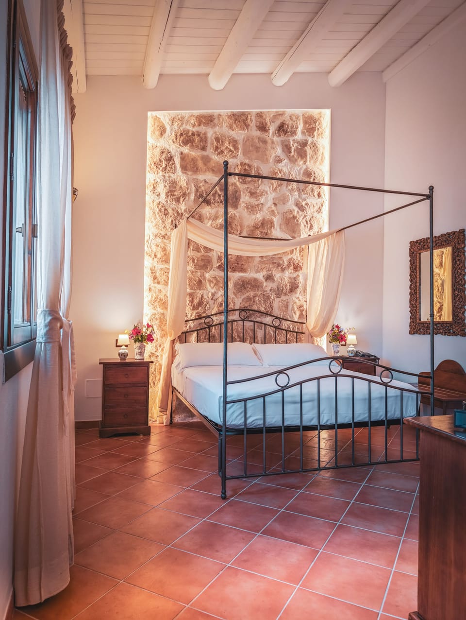 Double Room (Romantica) | Minibar, in-room safe, desk, soundproofing