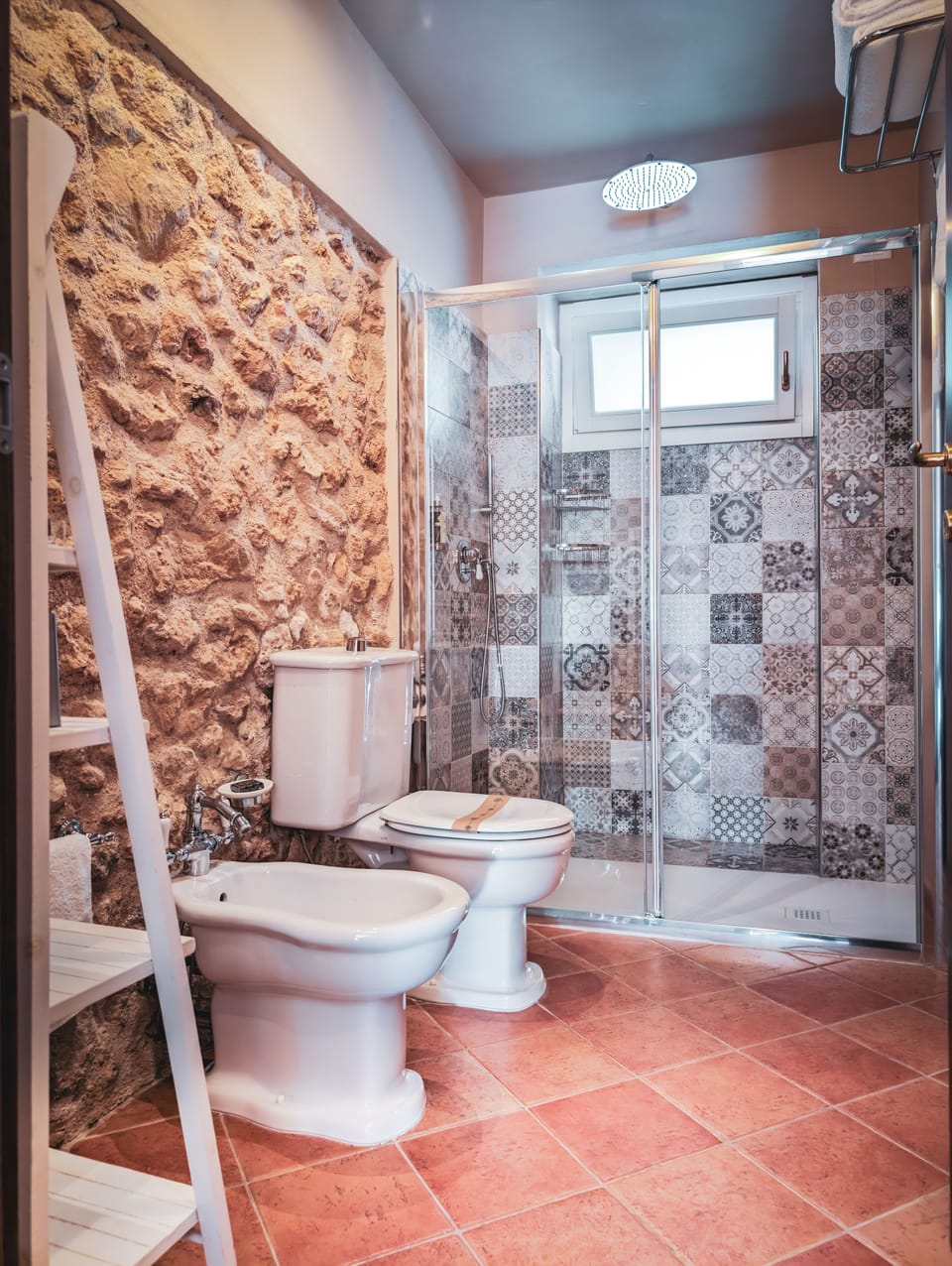 Suite | Bathroom | Shower, free toiletries, hair dryer, bidet