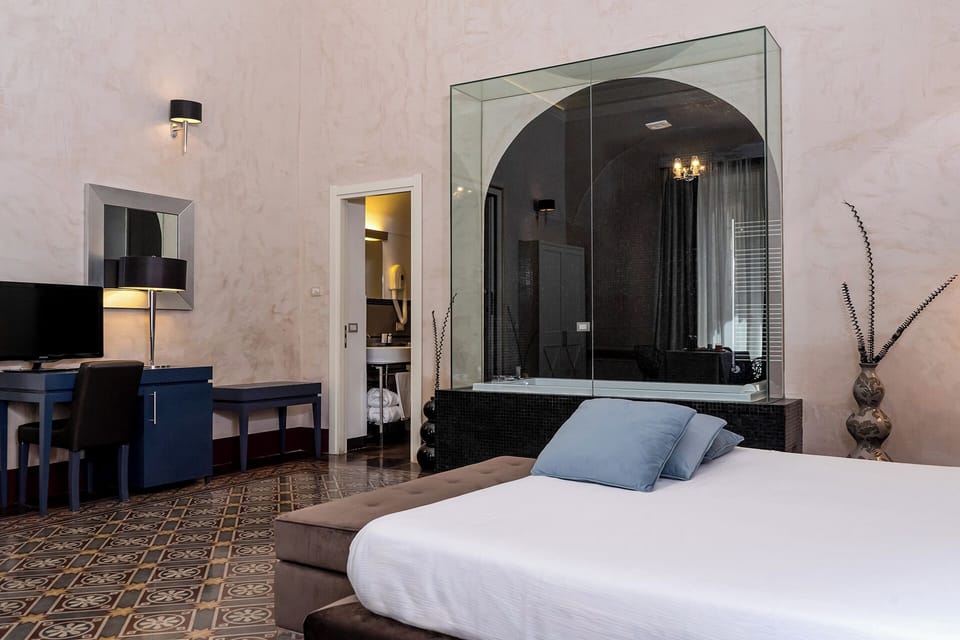 Suite | In-room safe, desk, blackout drapes, iron/ironing board