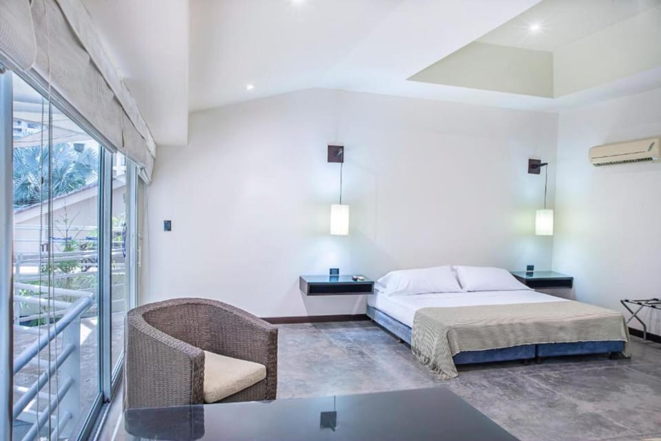 Suite Room | Premium bedding, down comforters, in-room safe, blackout drapes