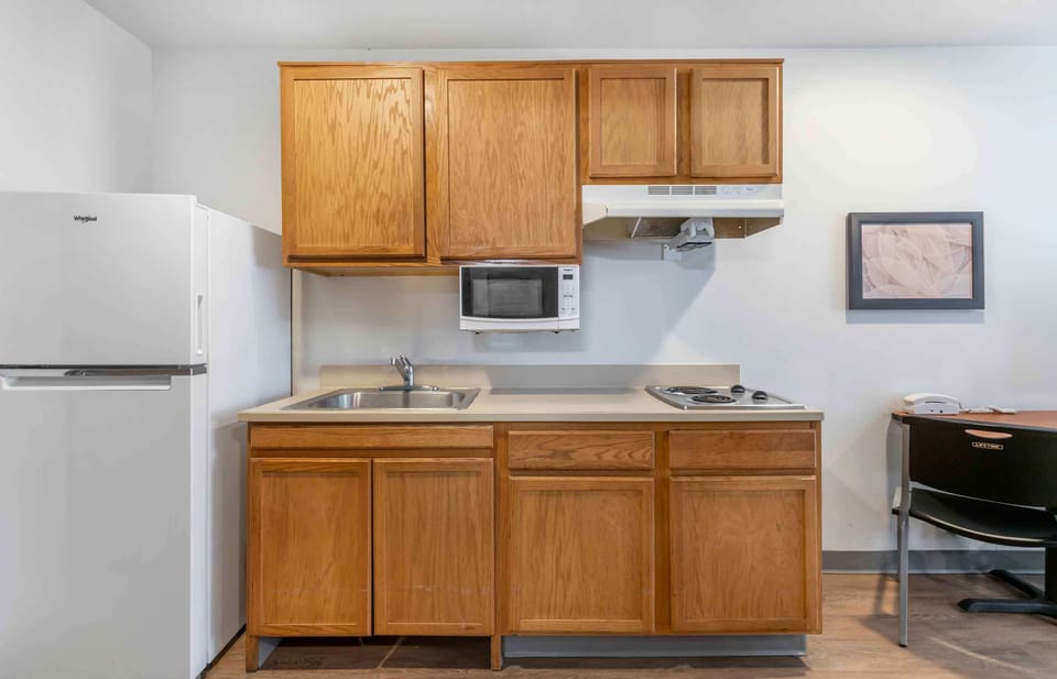 Deluxe Studio, Non Smoking, Refrigerator & Microwave | Desk, laptop workspace, iron/ironing board, free WiFi
