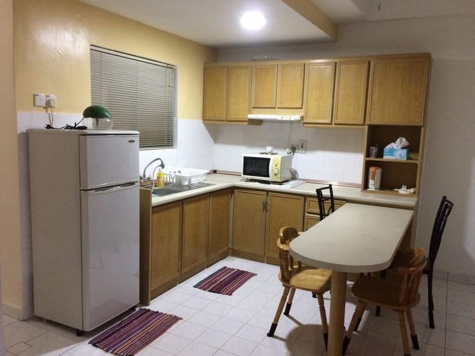 Comfort Apartment, 2 Bedrooms, Hill View | Private kitchenette | Fridge, microwave, electric kettle