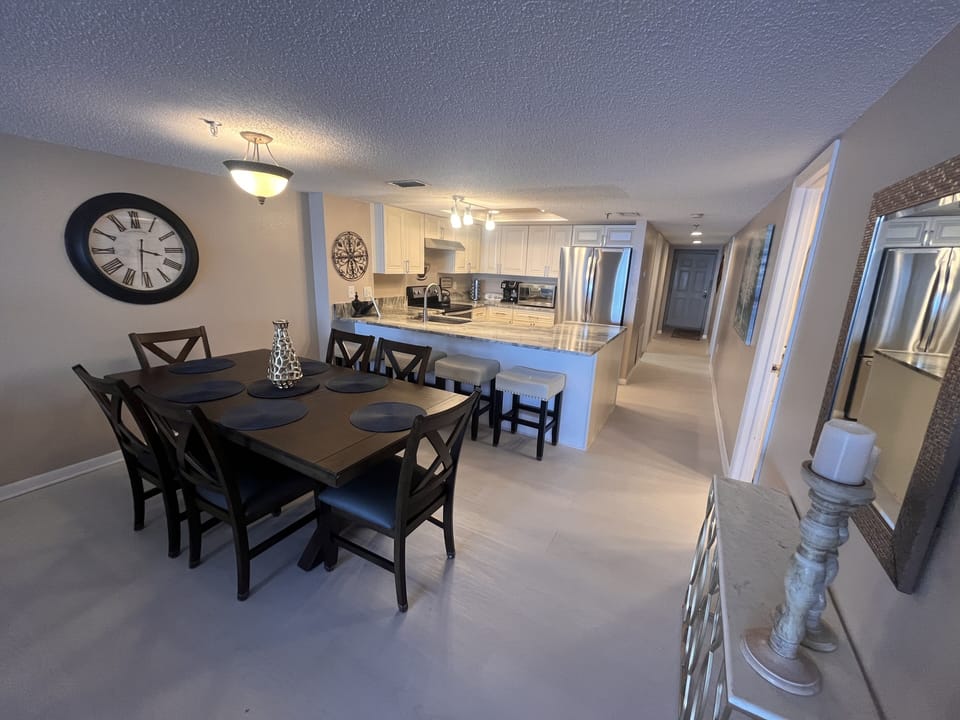 Dining area off kitchen