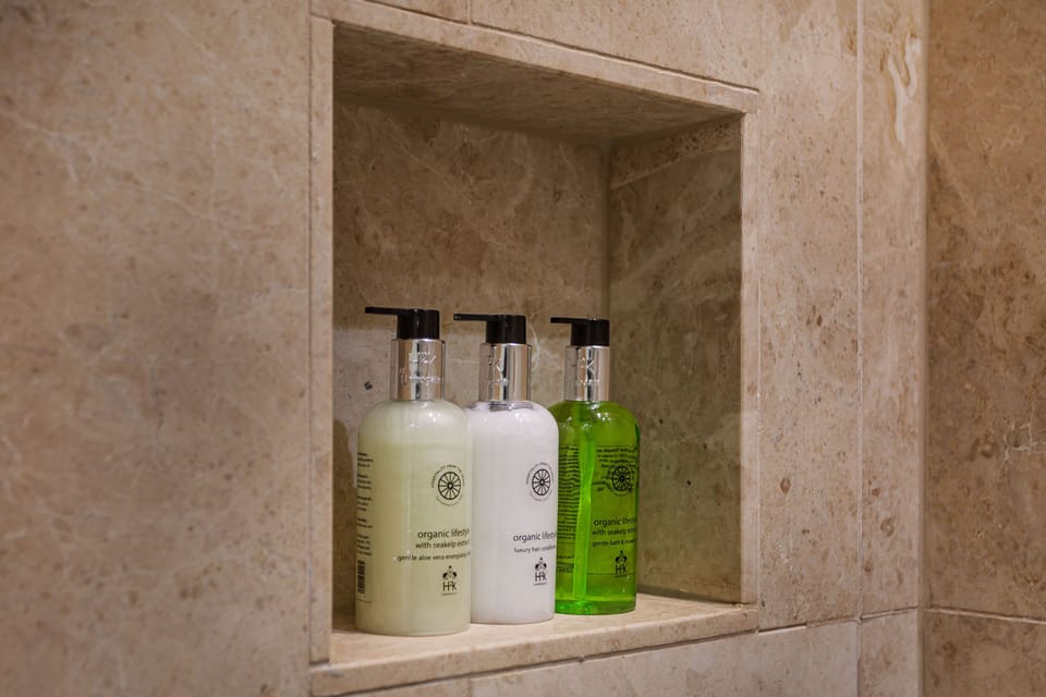 Classic Single Room | Bathroom | Eco-friendly toiletries, hair dryer, bathrobes, slippers
