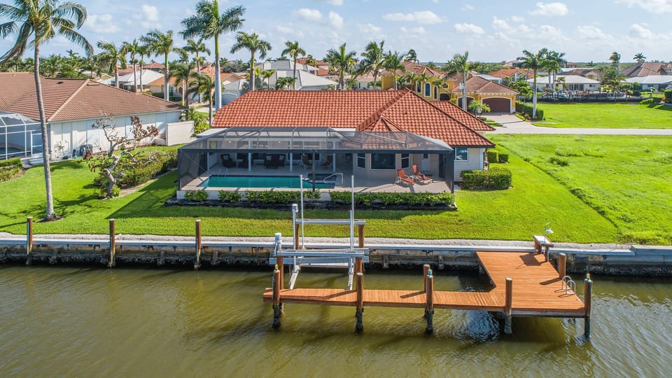 Dock and lift available