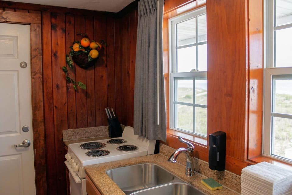 Signature Cottage, 2 Double Beds, Kitchenette | Private kitchen | Fridge, microwave, oven, coffee/tea maker