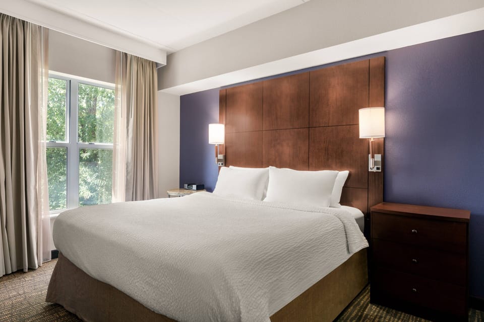 Suite, 1 Bedroom | Desk, blackout drapes, soundproofing, iron/ironing board