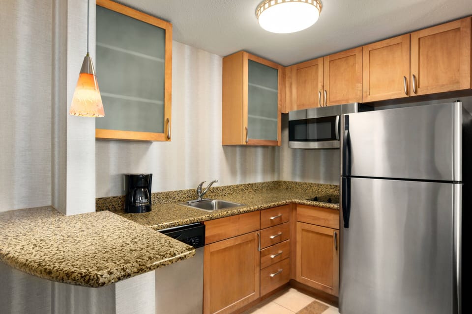 Full-size fridge, microwave, stovetop, dishwasher