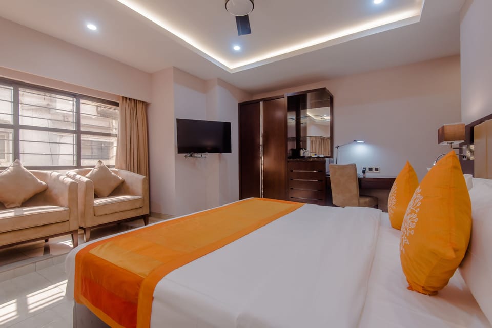 Room, 1 Bedroom | In-room safe, desk, blackout drapes, soundproofing