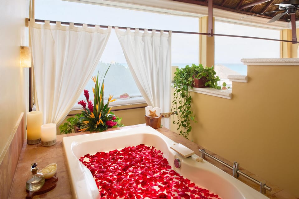 Couples treatment rooms, sauna, hot tub, steam room, body treatments