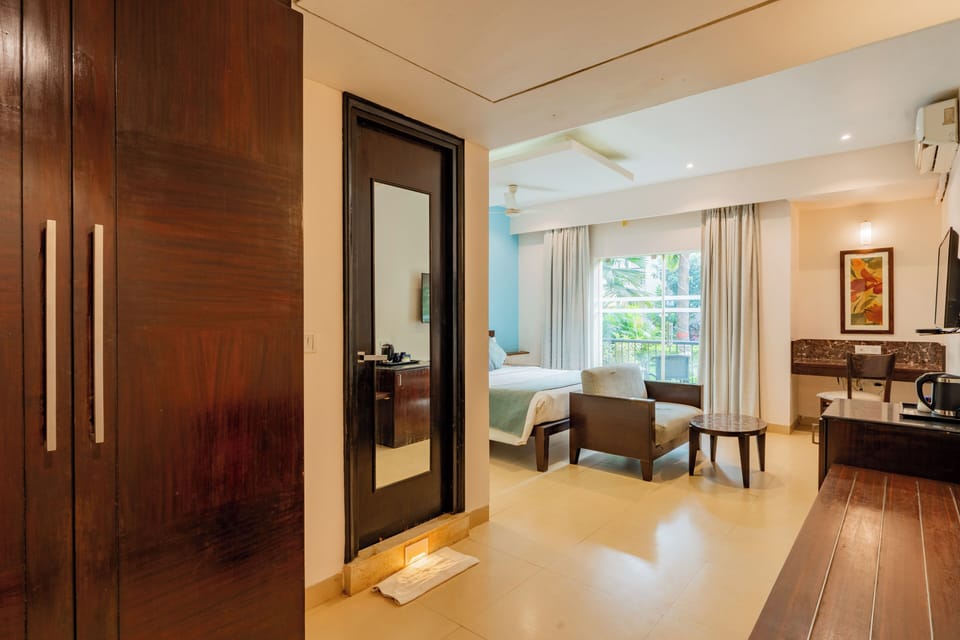 In-room safe, desk, iron/ironing board (on request)