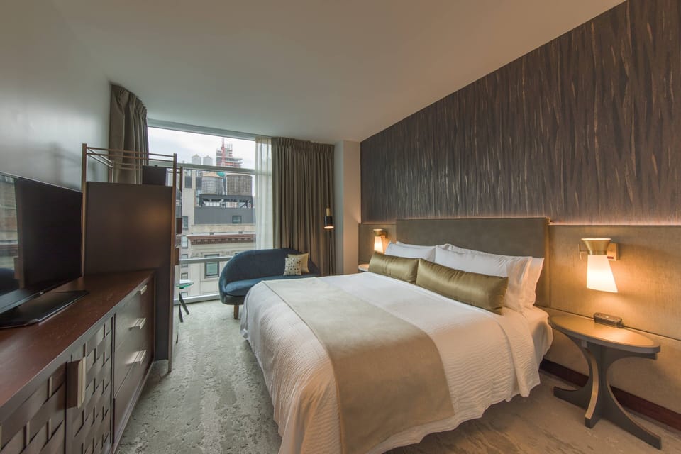Room, 1 King Bed (View) | Hypo-allergenic bedding, in-room safe, desk, laptop workspace