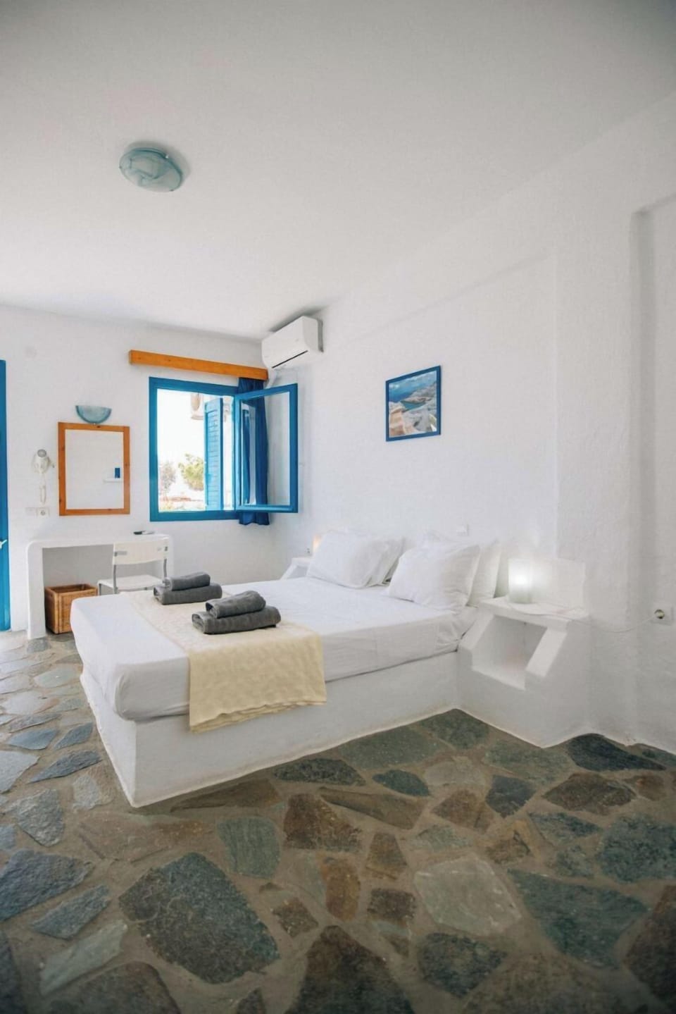 Traditional Double Room, Sea View | Blackout drapes, free WiFi, bed sheets, alarm clocks