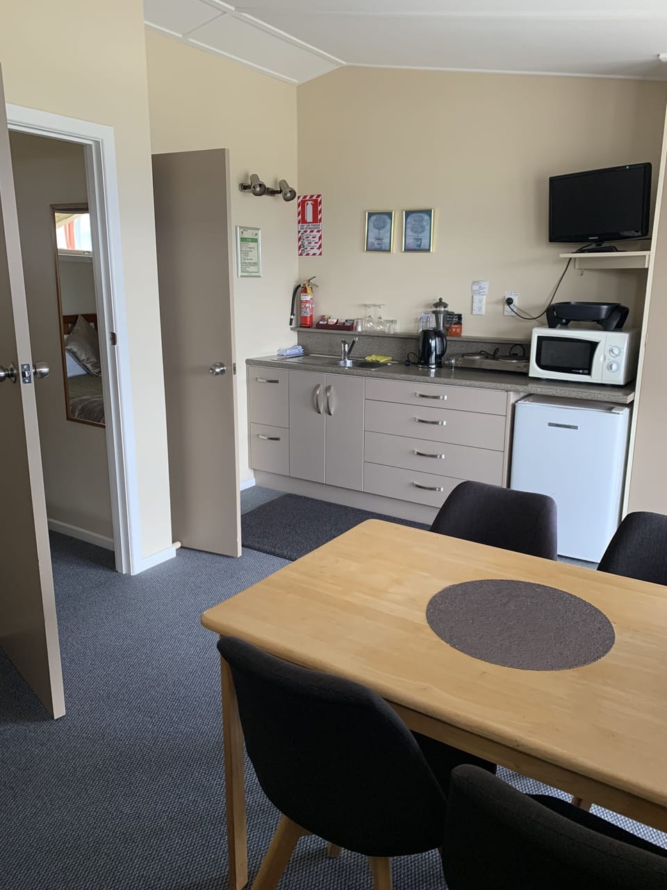 One Bedroom Studio - Lakeview | Private kitchen | Coffee/tea maker, fridge, microwave, electric kettle