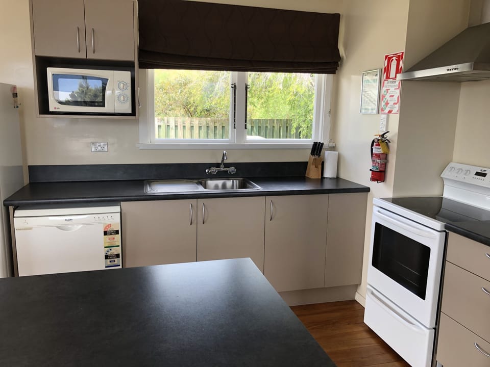 Family Studio Suite - Lakeview (2 Bedroom Interconnecting) | 1 bedroom, desk, soundproofing, iron/ironing board (on request)