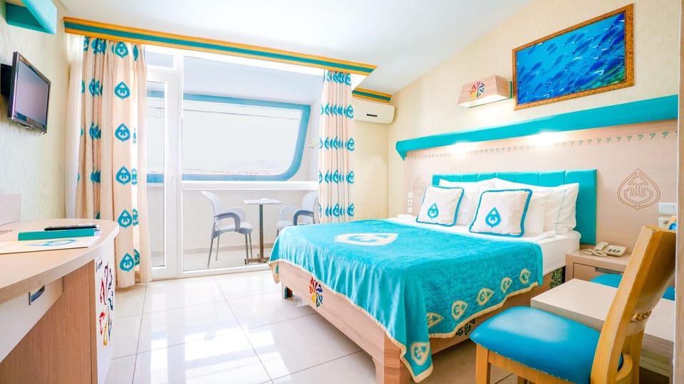 Standard Room | Minibar, in-room safe, soundproofing, bed sheets