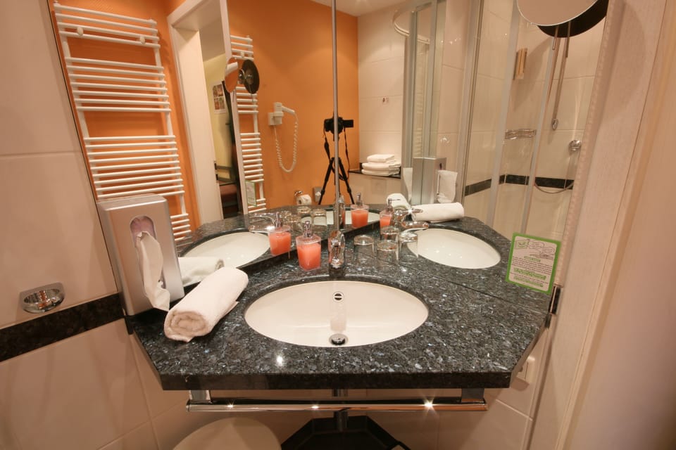 Bathroom sink