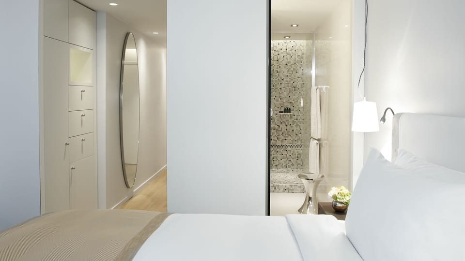 Superior Room, 1 Queen Bed | Premium bedding, down comforters, pillowtop beds, minibar