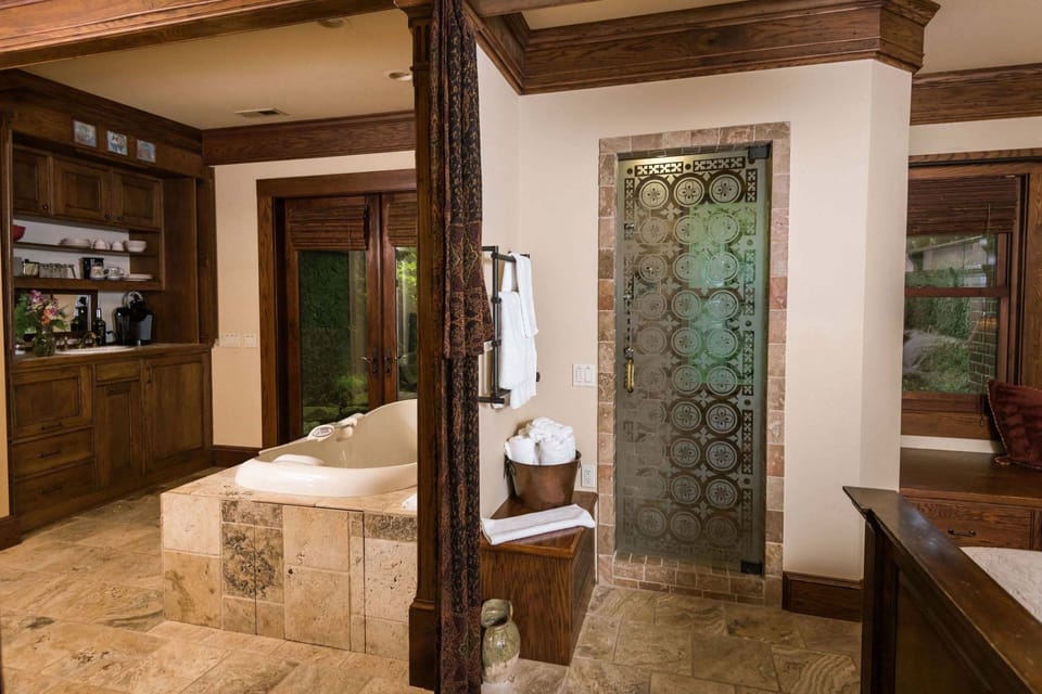 Rosetti  | Bathroom | Separate tub and shower, jetted tub, rainfall showerhead