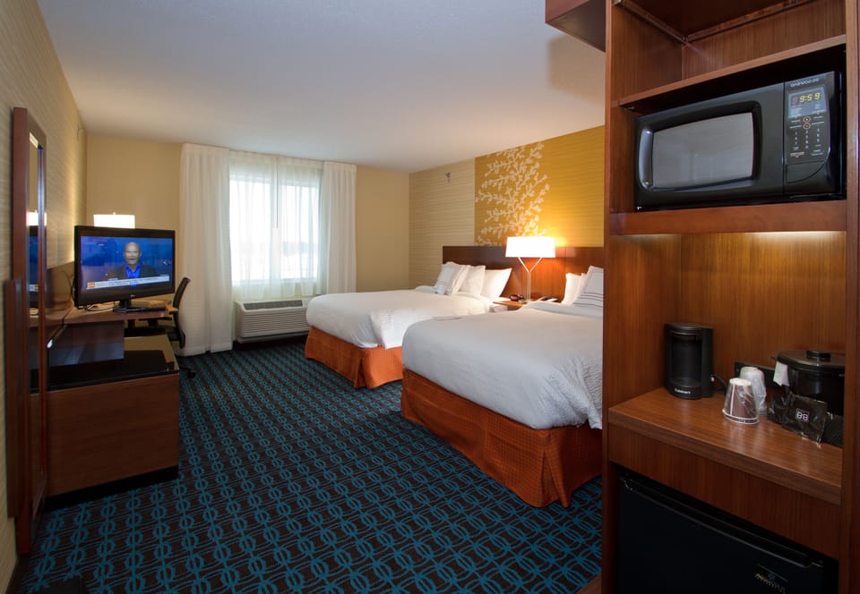 Hypo-allergenic bedding, in-room safe, desk, laptop workspace