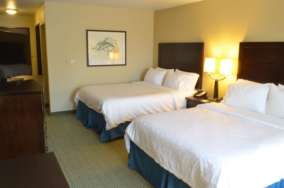 Desk, blackout drapes, iron/ironing board, free WiFi