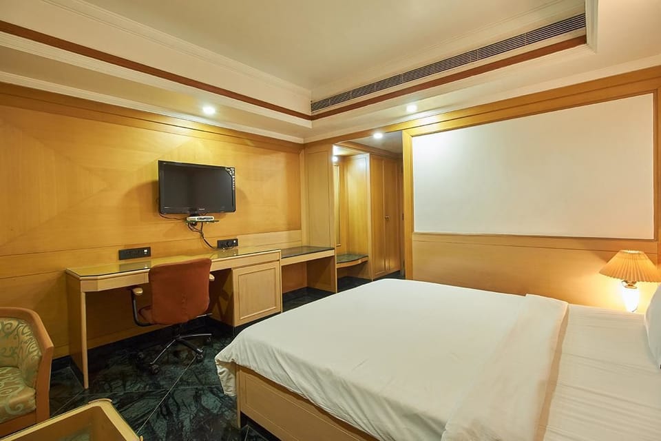 Deluxe Room, 1 Double Bed | In-room safe, blackout drapes, free WiFi