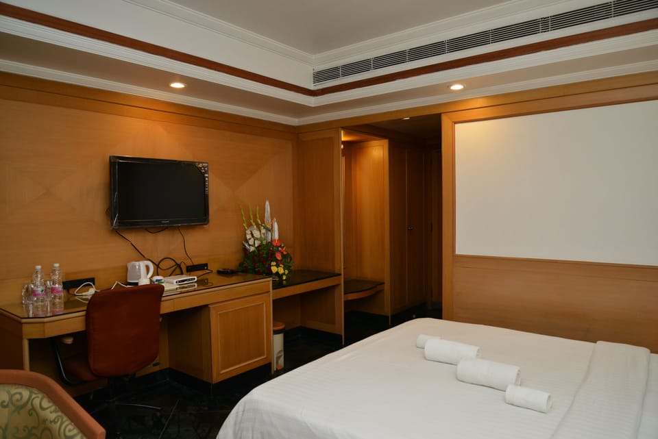 Deluxe Room, 1 Double Bed | In-room safe, blackout drapes, free WiFi
