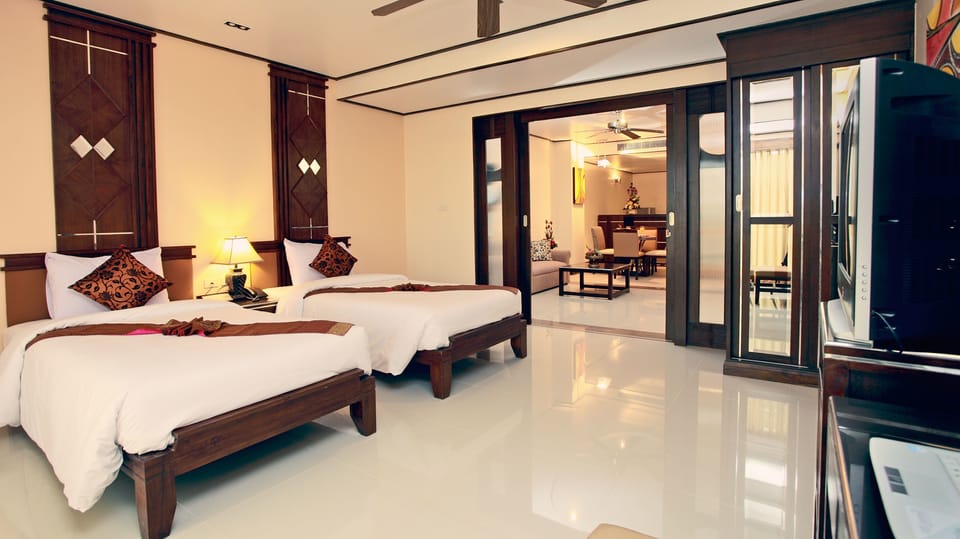 Family Suite, 2 Bedrooms | Minibar, in-room safe, desk, blackout drapes