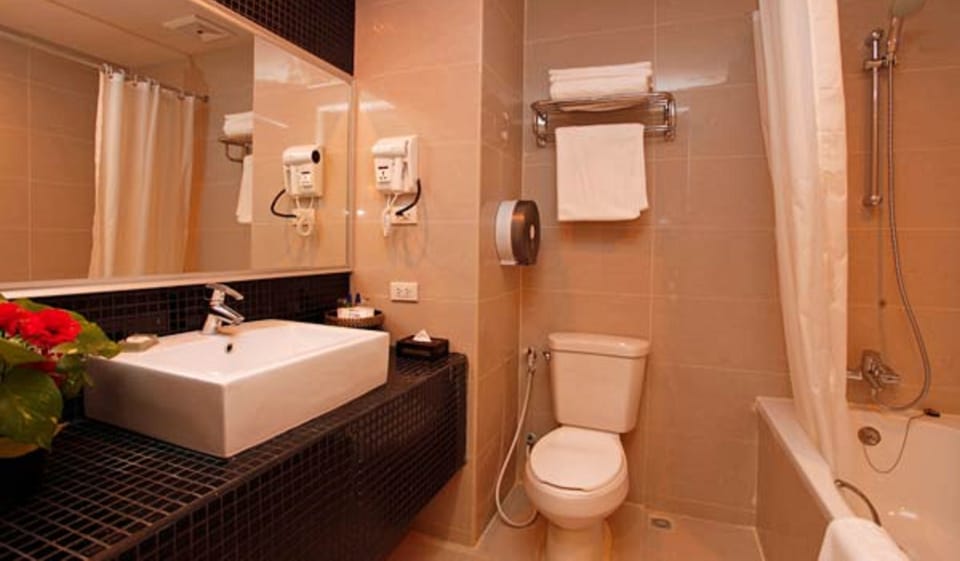 Separate tub and shower, rainfall showerhead, free toiletries