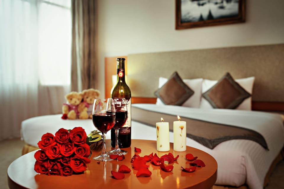 Deluxe Double Room | Minibar, in-room safe, desk, blackout drapes