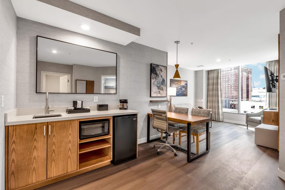 1 bedroom, in-room safe, desk, laptop workspace