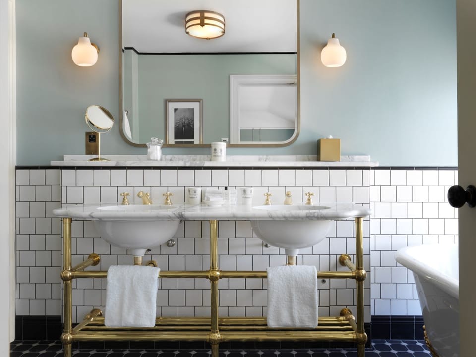 Suite, 1 King Bed, Park View | Bathroom | Shower, rainfall showerhead, designer toiletries, hair dryer