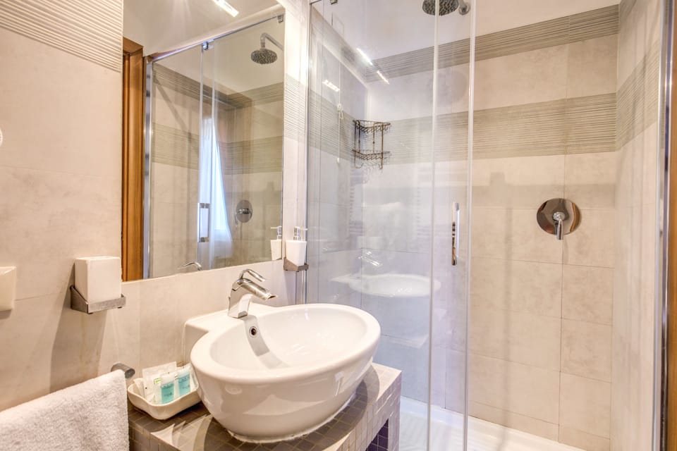 Rainfall showerhead, free toiletries, hair dryer, bidet