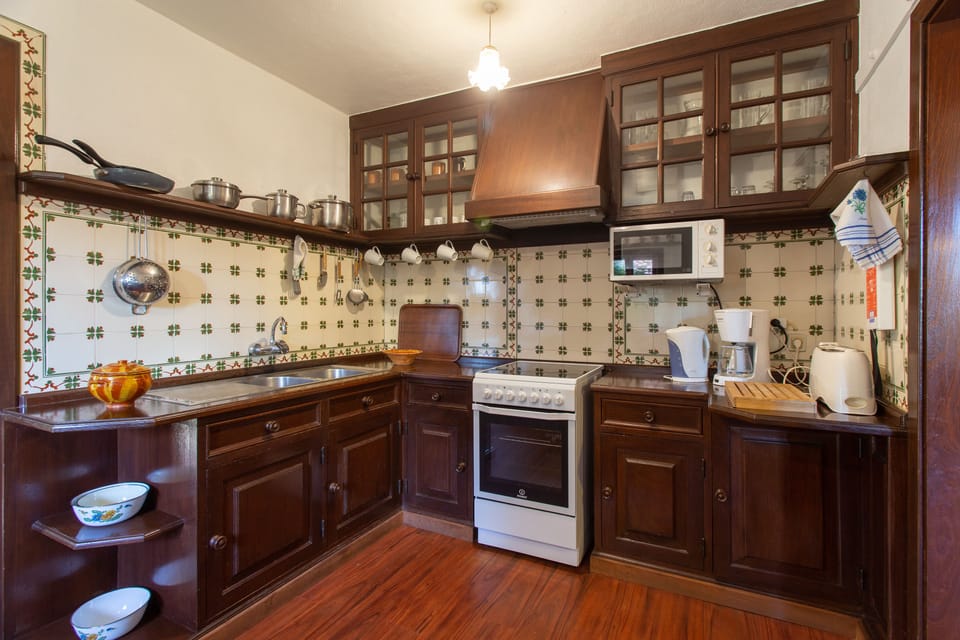 Traditional Cottage (4 people) | Private kitchen | Fridge, microwave, stovetop, coffee/tea maker