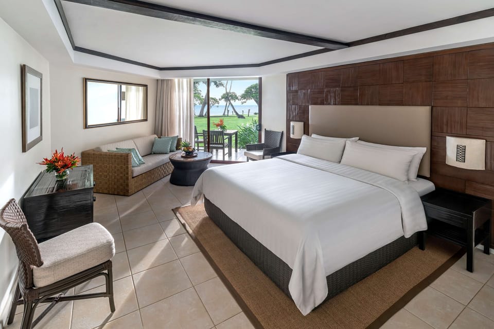 Ocean Deluxe King Room | Premium bedding, in-room safe, desk, laptop workspace