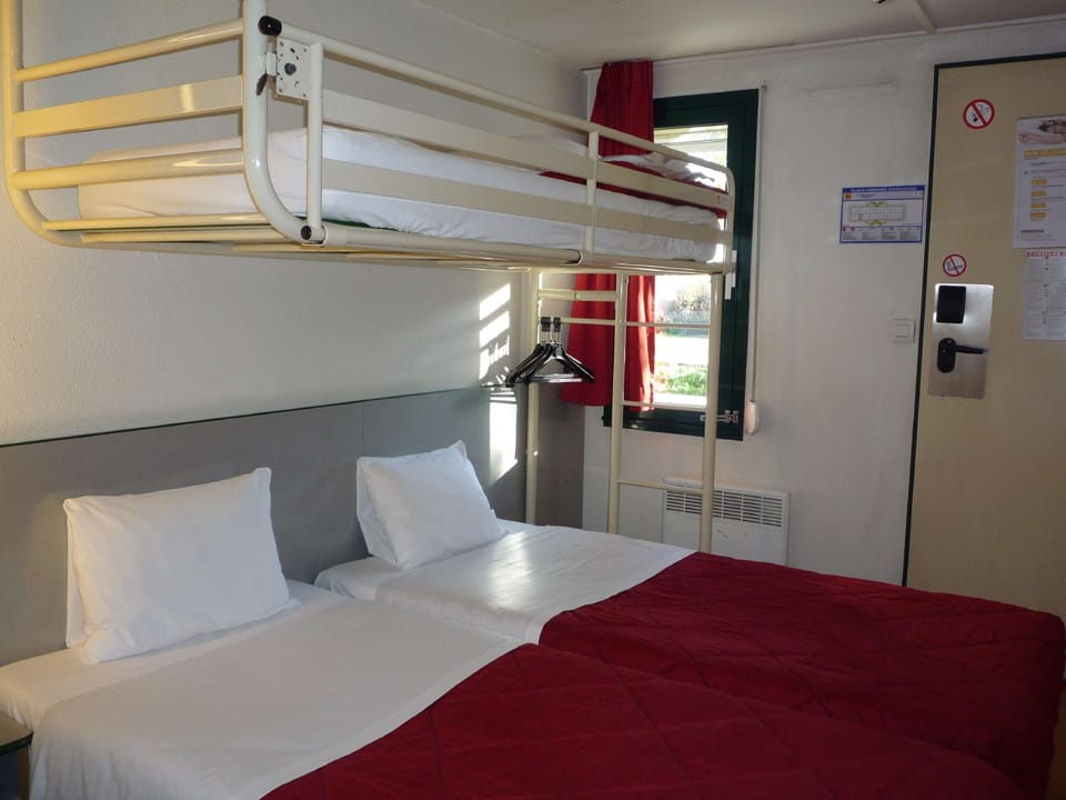 Standard Room, 3 Twin Beds | 1 bedroom, premium bedding, desk, blackout drapes