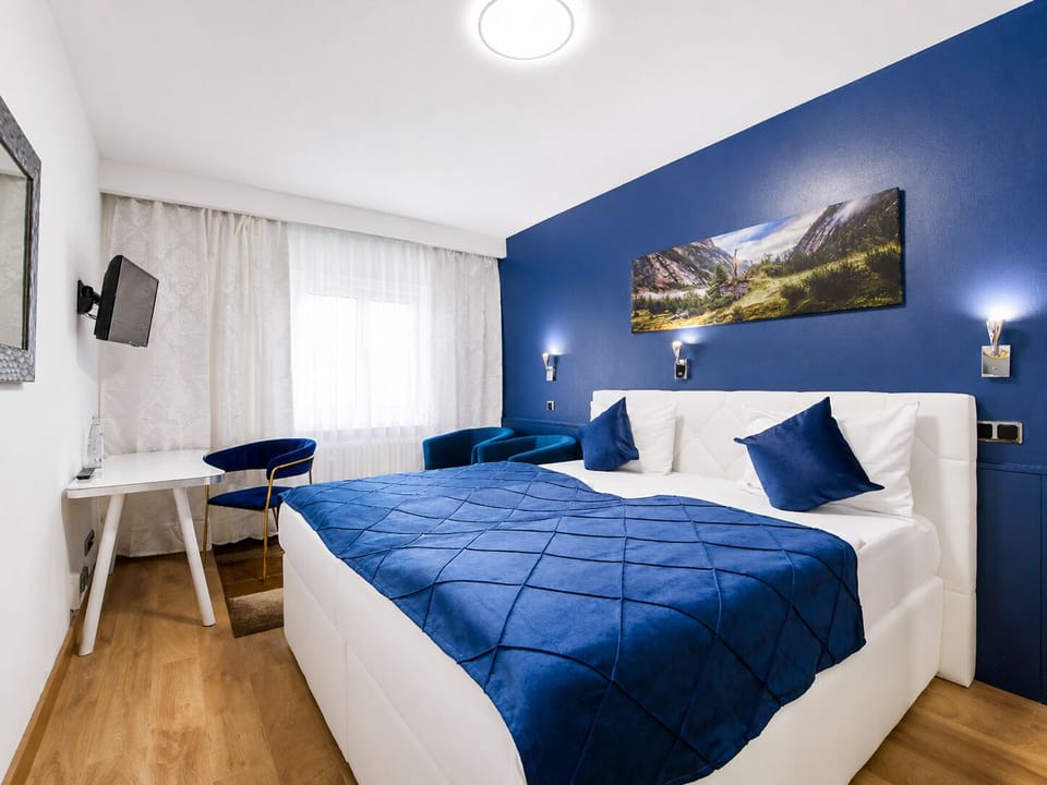 Comfort Double or Twin Room | Desk, laptop workspace, soundproofing, WiFi (free)