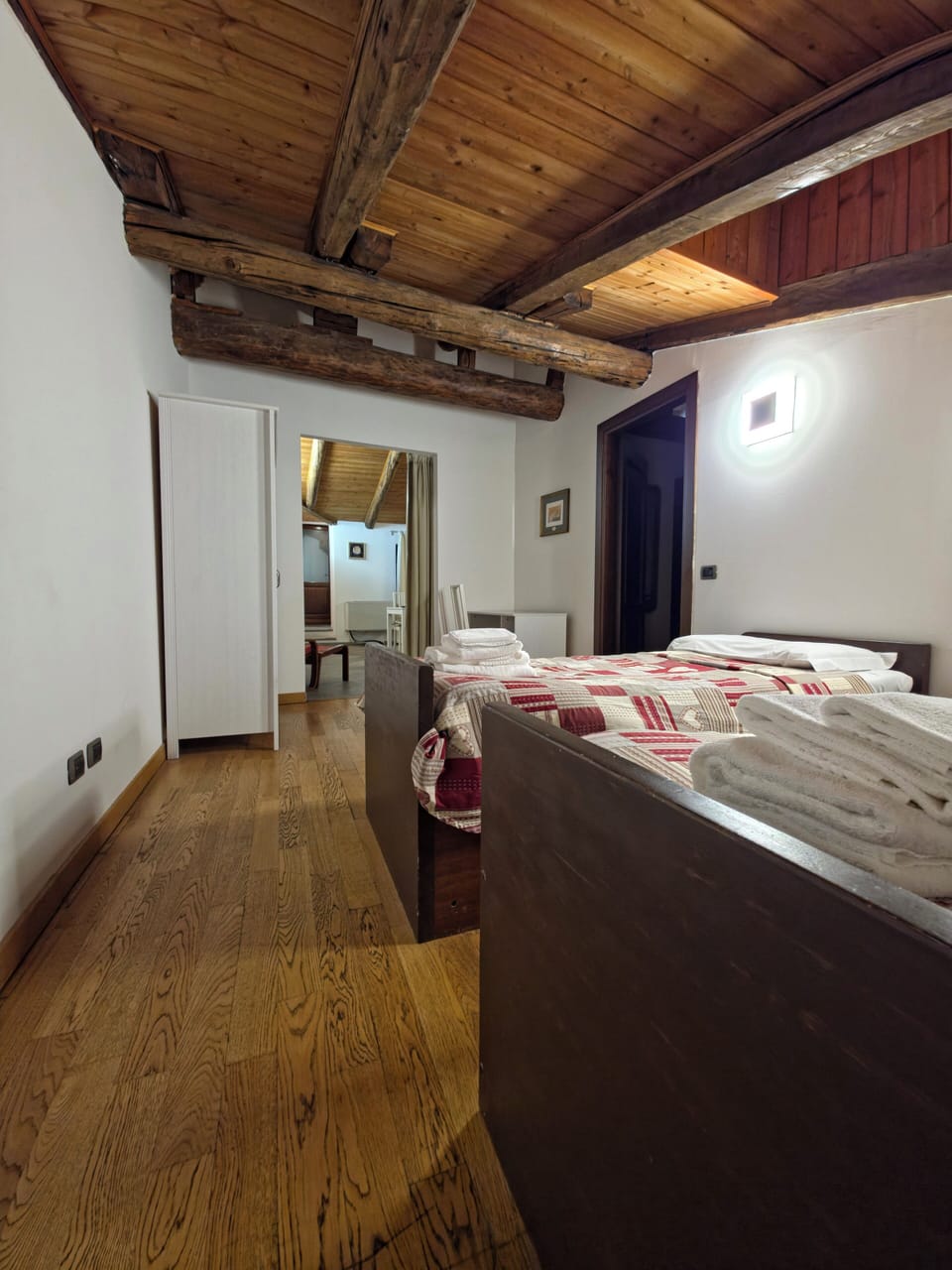 Exclusive Apartment | Down comforters, minibar, laptop workspace, blackout drapes