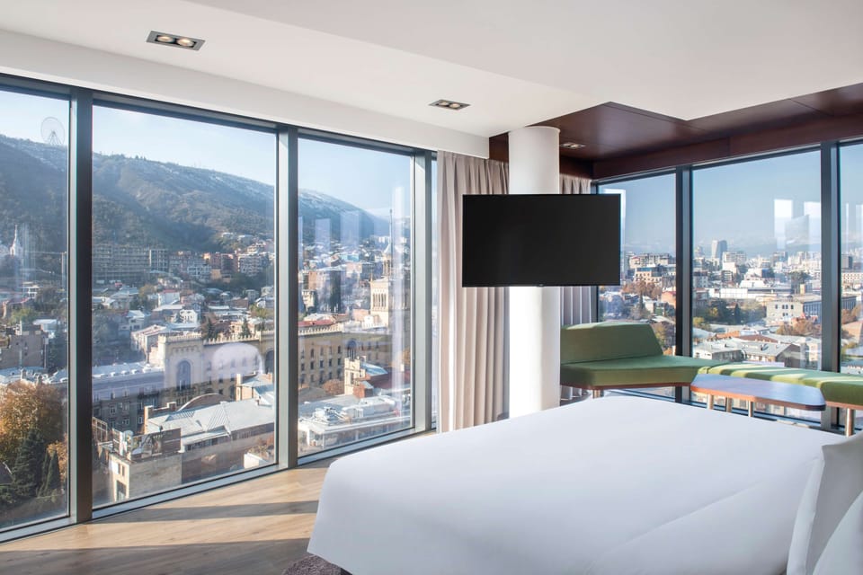 1 bedroom, premium bedding, minibar, in-room safe