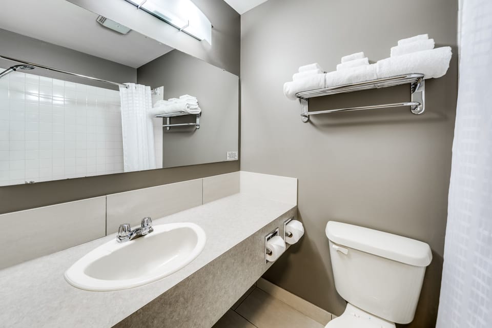 Combined shower/tub, towels, soap, shampoo
