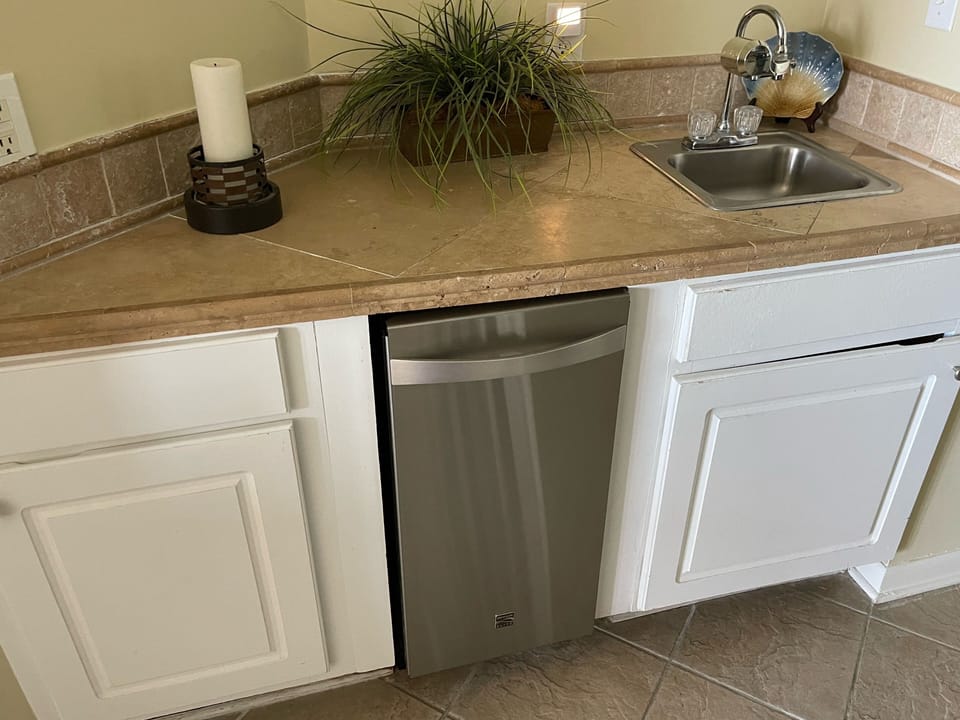 Icemaker/Wet Bar