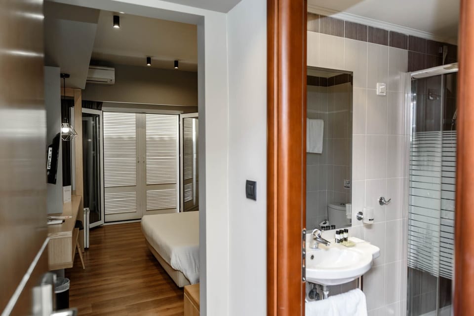In-room safe, free WiFi, bed sheets