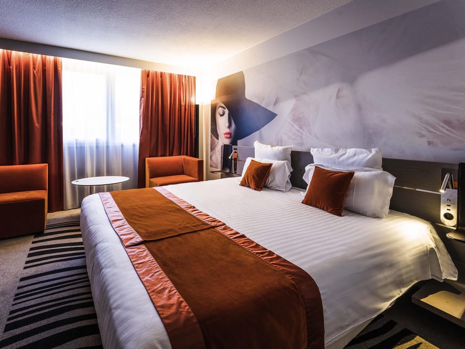 Classic Room, 1 Double Bed | In-room safe, desk, blackout drapes, soundproofing